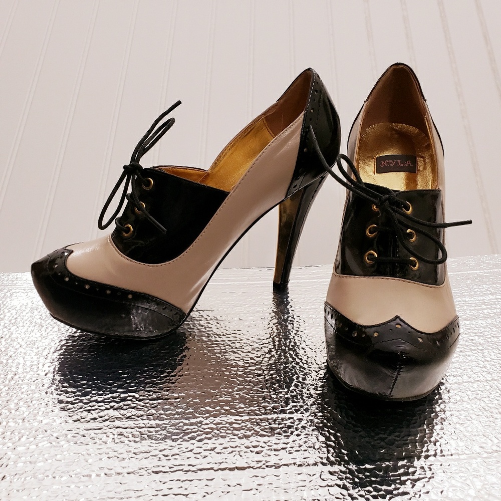 Gorgeous Platform Spectators!!